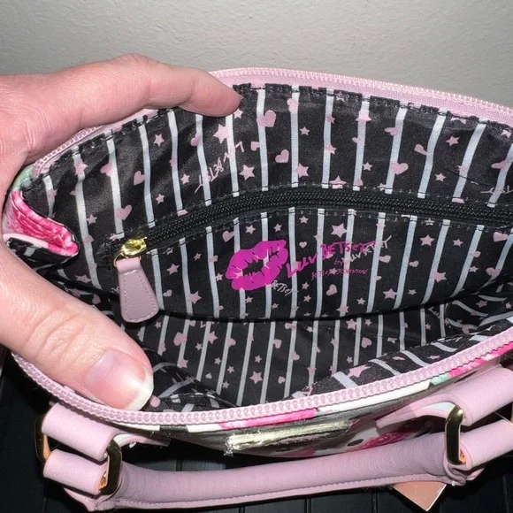 🚫SOLD🚫 Betsey Johnson Pink Floral Polka Dot Amelia Satchel - Picture 7 of 9